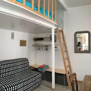 Maisonnette Sur Cour Paris